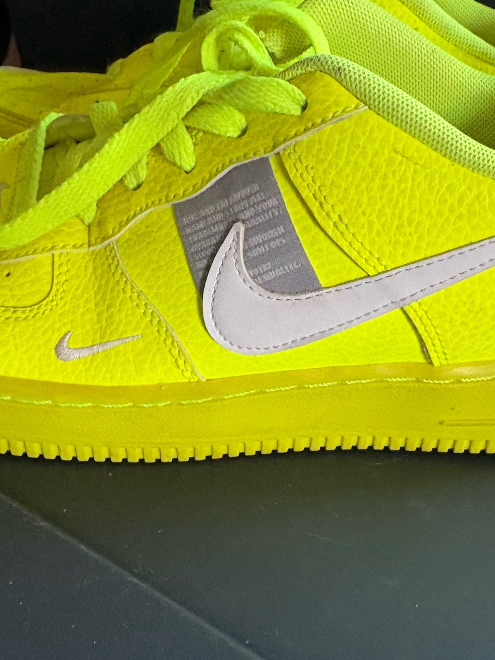 Neon yellow Air Force kids 6.5Y - Picture 10 of 15